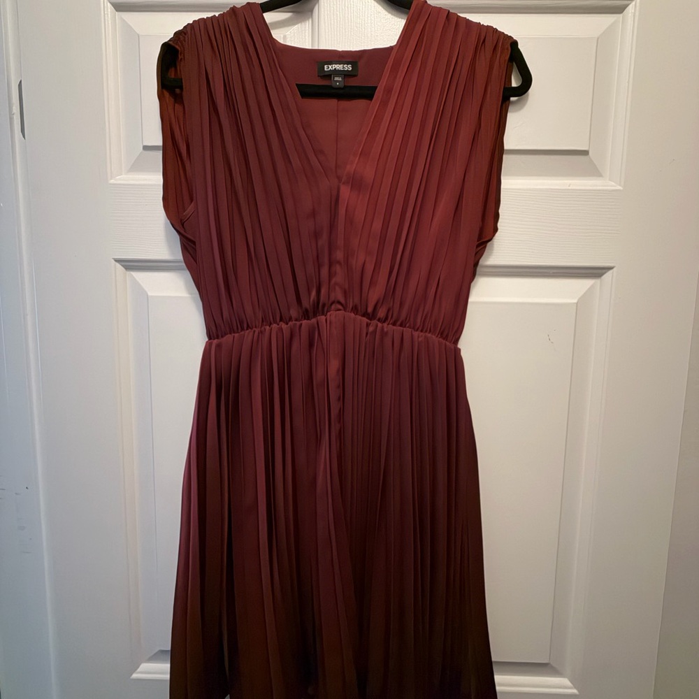 Express Pleated V-Neck Midi Dress in Burgundy